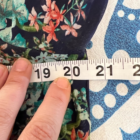 CHARMING CHARLIE SIZE L LARGE NAVY FLORAL SHEER CROCHET ADORABLE SHIRT TOP 203 - Picture 11 of 12